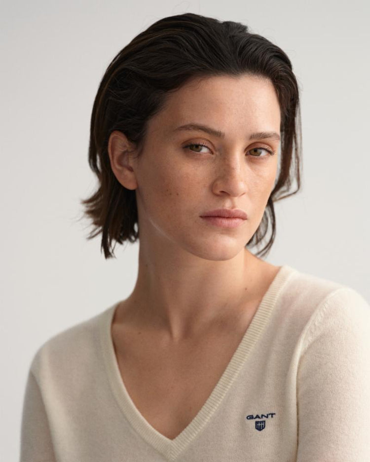 Gant Apparel Womens MD. EXTRAFINE LAMBSWOOL V-NECK 130/CREAM