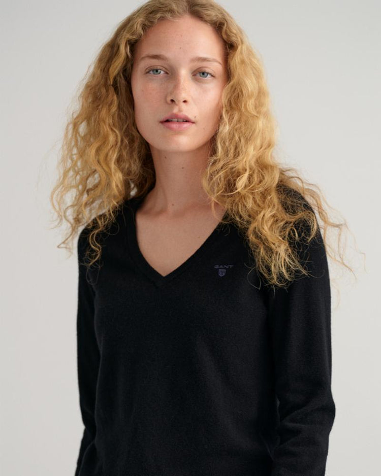Gant Apparel Womens MD. EXTRAFINE LAMBSWOOL V-NECK 5/BLACK